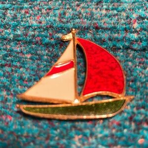 Vintage Unmarked Gold Tone Enamel Sailboat Brooch